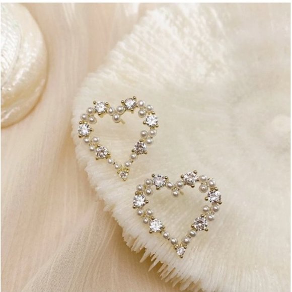 NWT Diamond Heart Shape Earrings - Picture 2 of 7